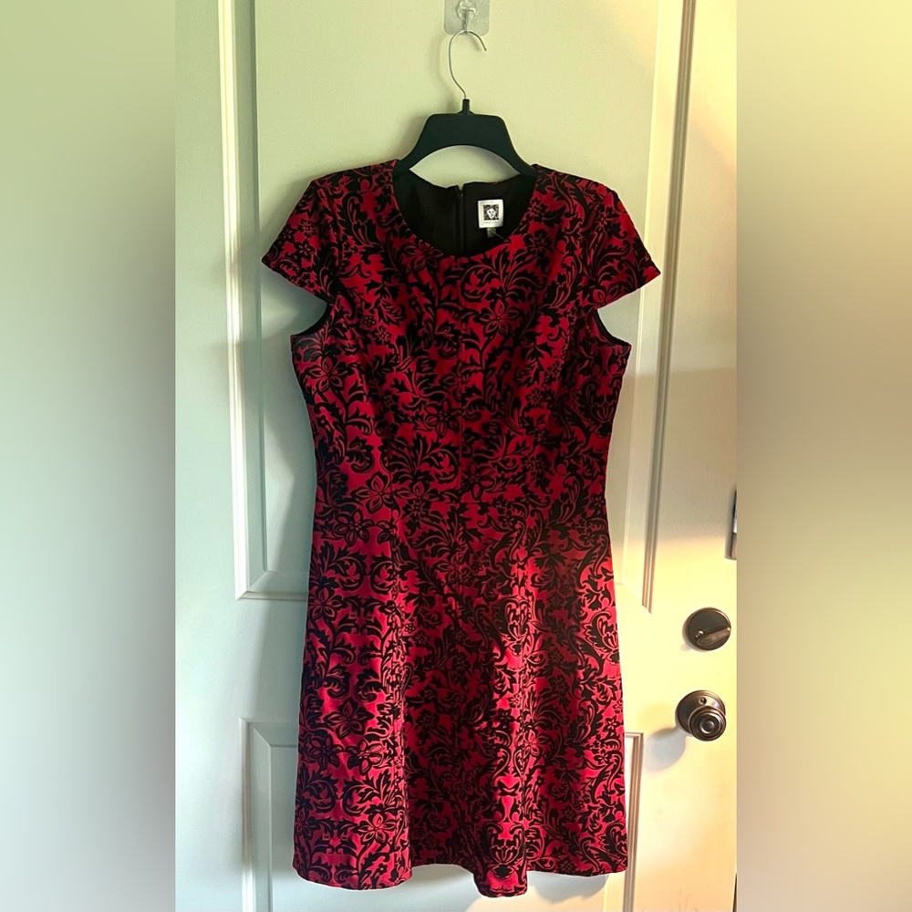 Anne Klein Elegant Red and Black Floral Dress